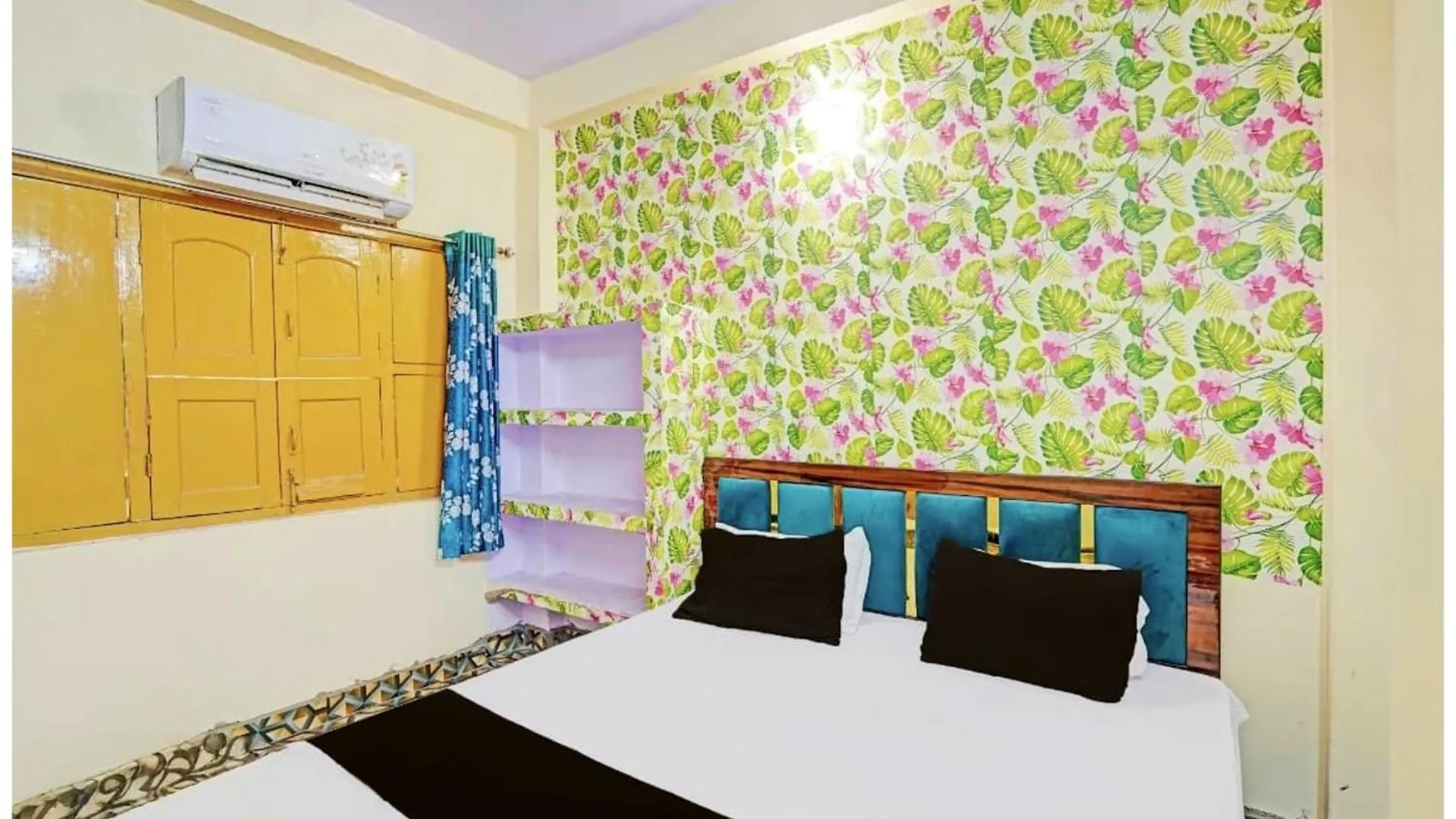 Hotel Kashi Family Stay # Near Kashi Vishwanath Temple - Free Wi-Fi And Parking - A Premium Hotel Varanasi 4*,